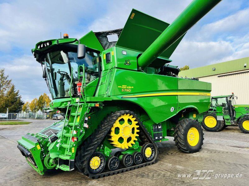John Deere S790