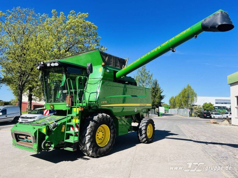 John Deere C670