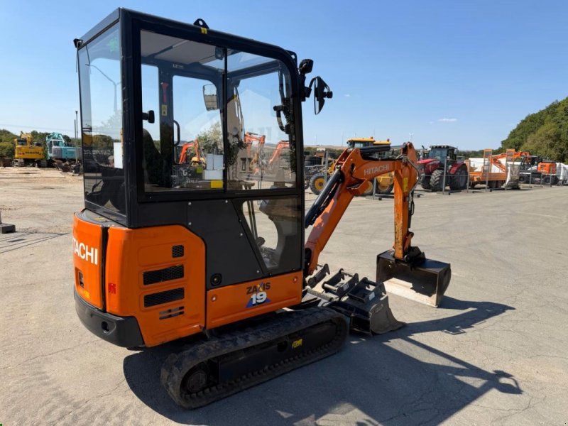 Hitachi ZX19-6CR 580h, 4 Geräte