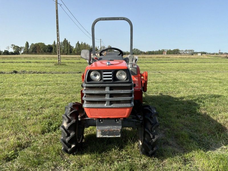 Kubota Granbia L GB18 – Minitraktor mit Allradantrieb und Bodenfräse