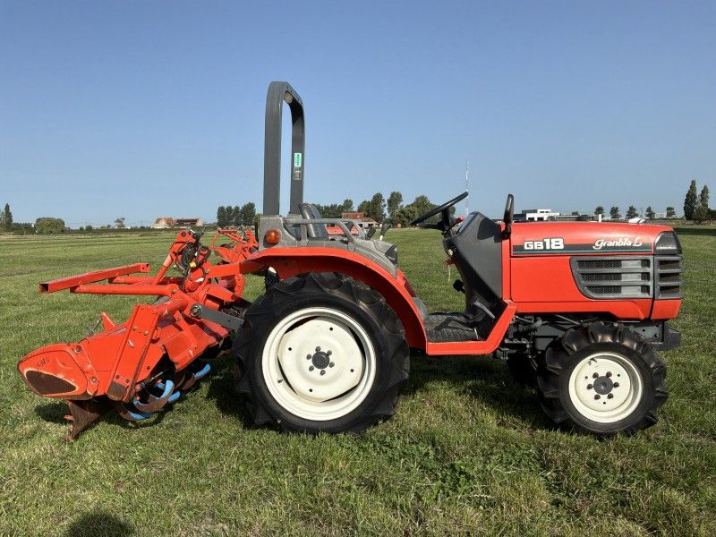 Kubota Granbia L GB18 – Minitraktor mit Allradantrieb und Bodenfräse