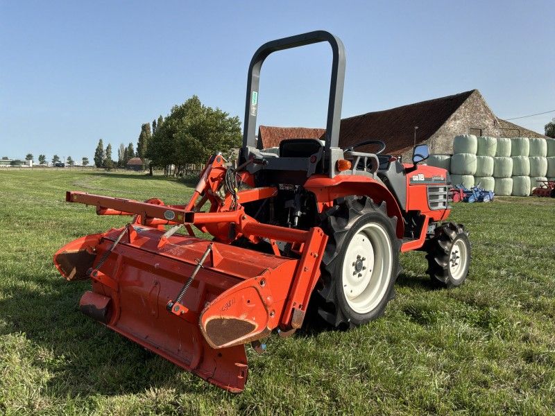 Kubota Granbia L GB18 – Minitraktor mit Allradantrieb und Bodenfräse