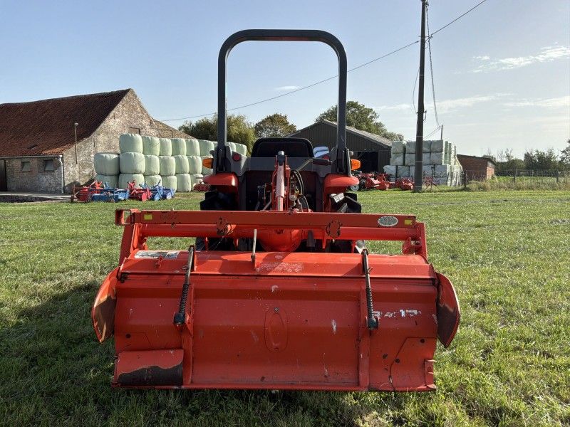 Kubota Granbia L GB18 – Minitraktor mit Allradantrieb und Bodenfräse