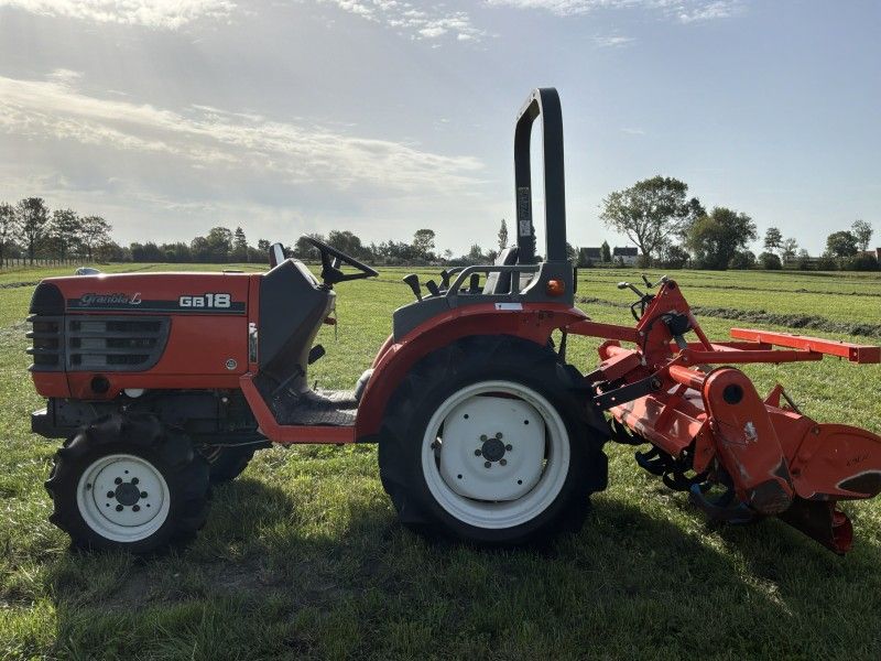 Kubota Granbia L GB18 – Minitraktor mit Allradantrieb und Bodenfräse