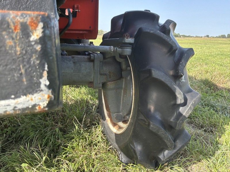 Kubota Granbia L GB18 – Minitraktor mit Allradantrieb und Bodenfräse