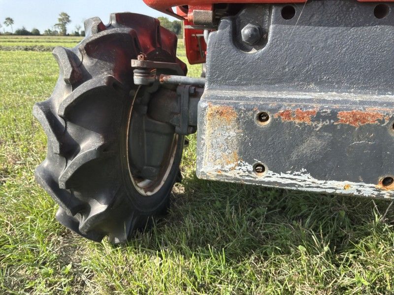 Kubota Granbia L GB18 – Minitraktor mit Allradantrieb und Bodenfräse