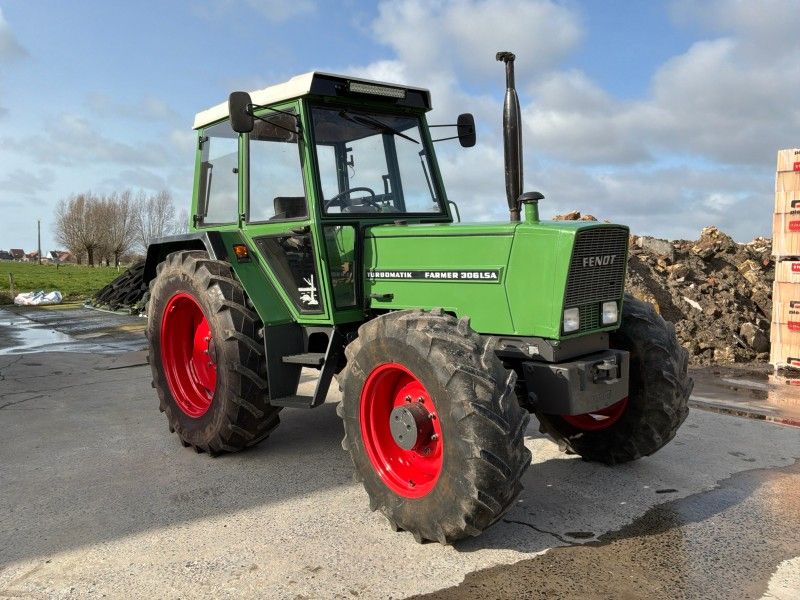 Fendt Farmer 306SLA four-wheel-drive farm tractor