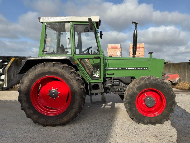 Fendt Farmer 306SLA four-wheel-drive farm tractor
