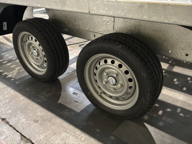 2026 MARTZ 4 – Offener Autotransporter mit Bremsen