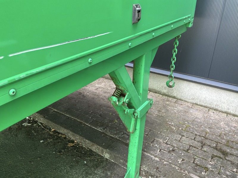 Moeyersons' interchangeable container