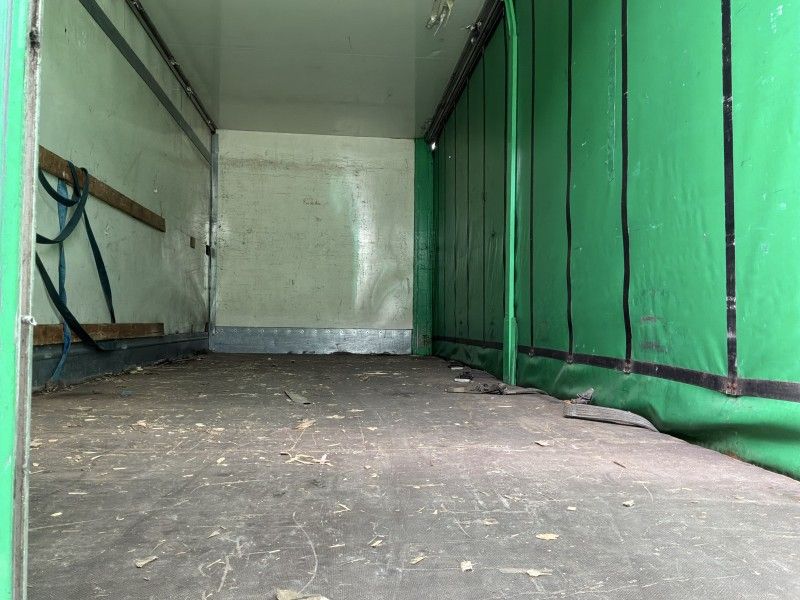 Wechselbehälter mit Schiebeplane