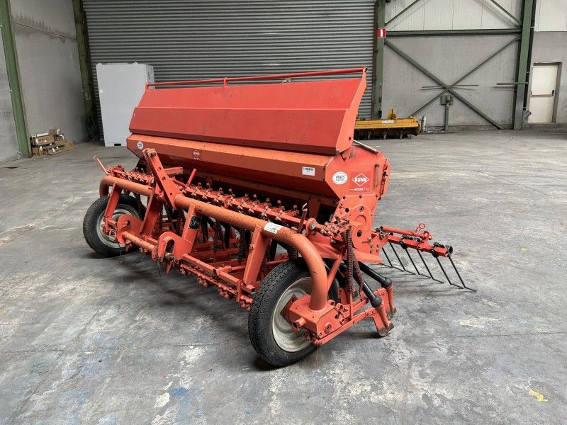 1998 Kuhn Nodet BS V6 Graanzaaimachine