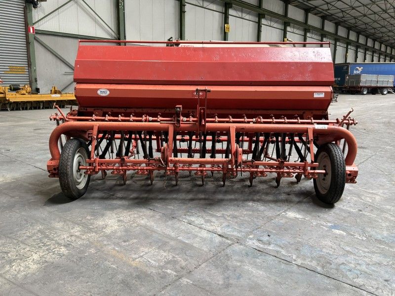 1998 Kuhn Nodet BS V6 Graanzaaimachine