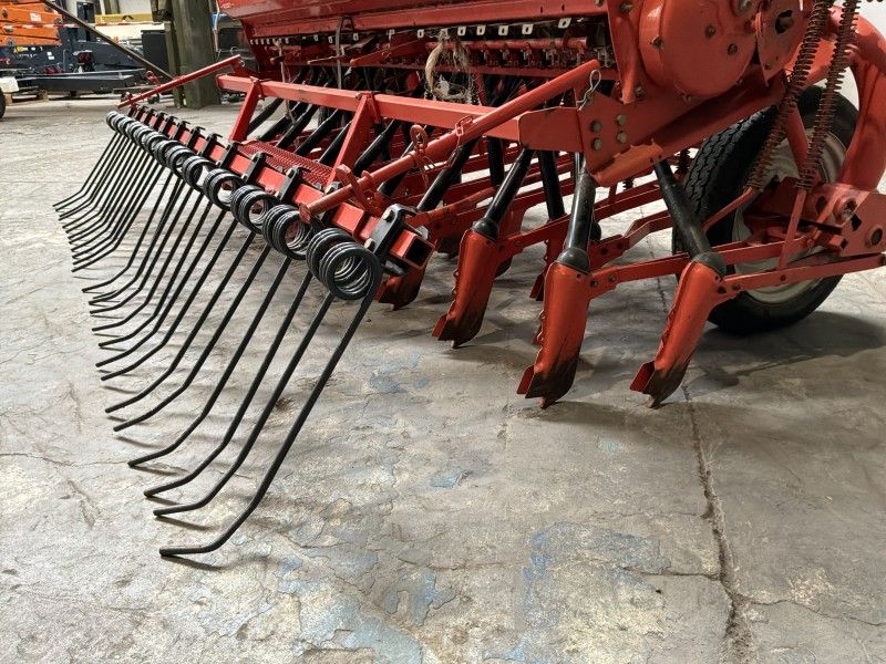 1998 Kuhn Nodet BS V6 Graanzaaimachine