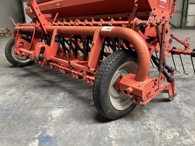 1998 Kuhn Nodet BS V6 Graanzaaimachine