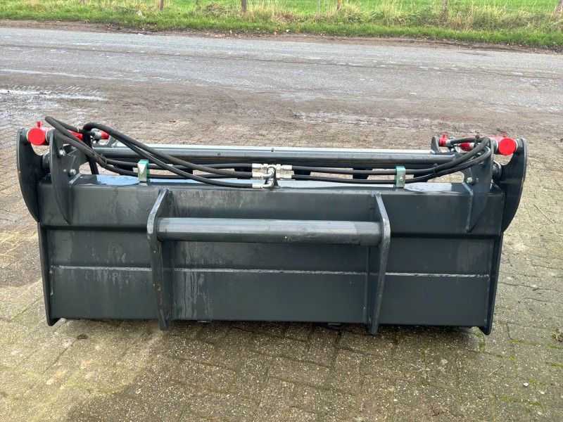 Pelican bin