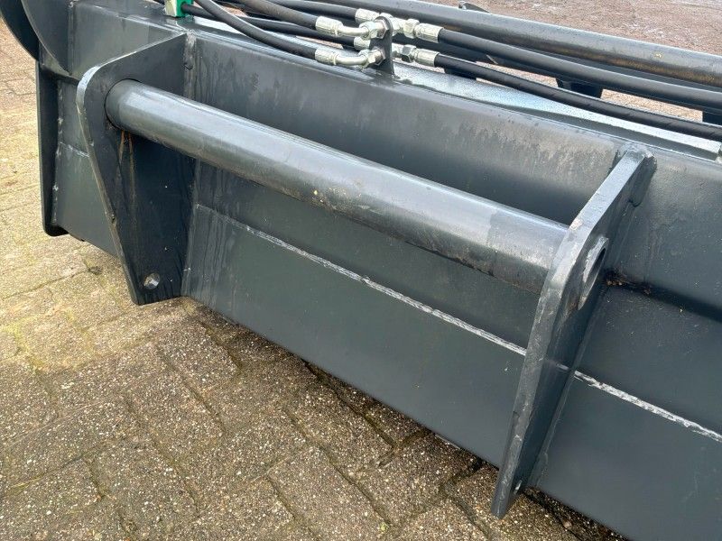 Pelican bin