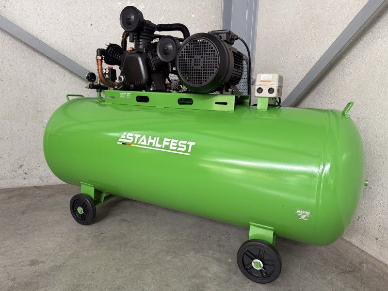 Stahlfest 500-Liter-3-Zylinder-Kolbenkompressor