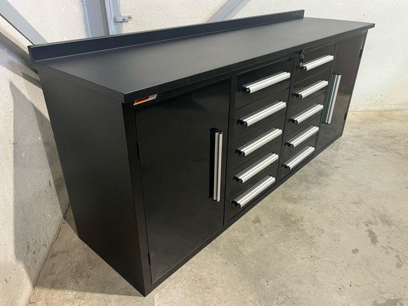 Metall-Werkbank mit 10 Schubladen