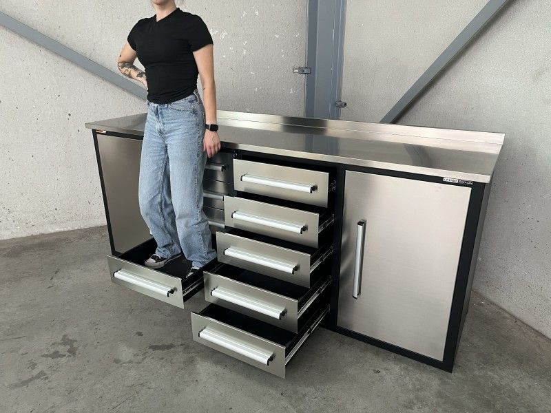 Edelstahl-Werkbank mit 10 Schubladen