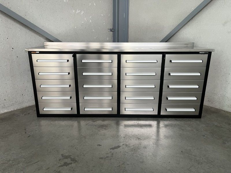 Edelstahl-Werkbank mit 20 Schubladen