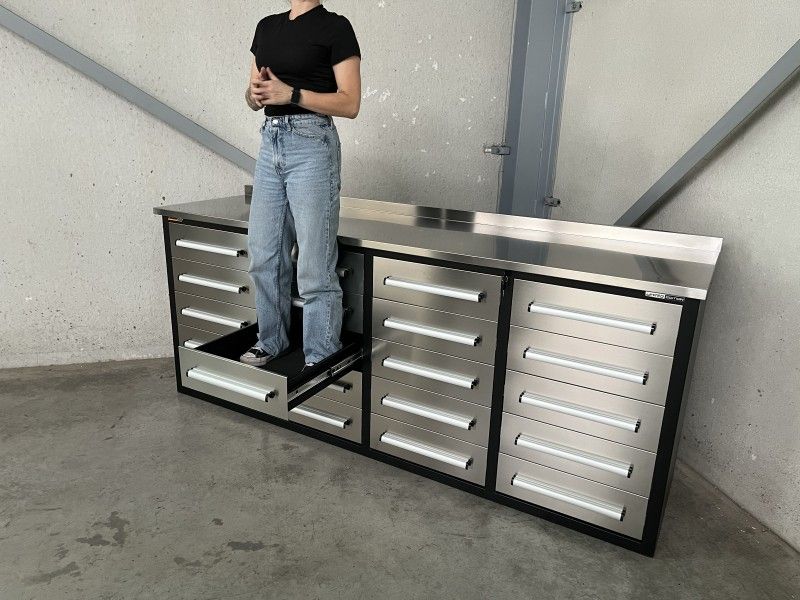 Edelstahl-Werkbank mit 20 Schubladen