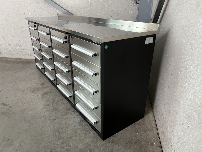 Edelstahl-Werkbank mit 20 Schubladen