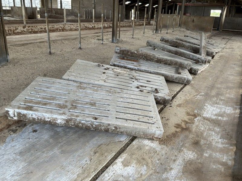 Betonnen stalrooster (26x)
