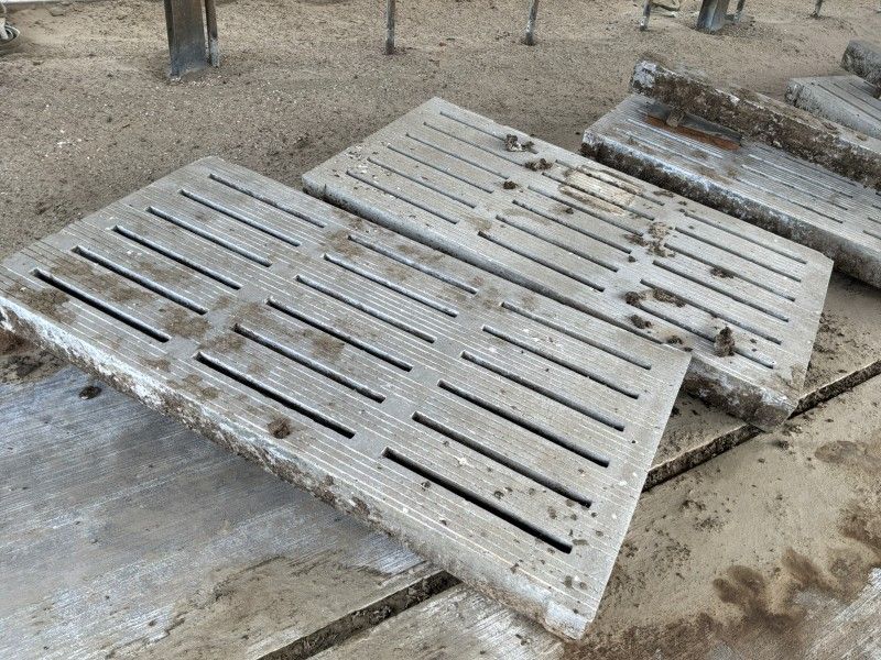 Betonnen stalrooster (26x)