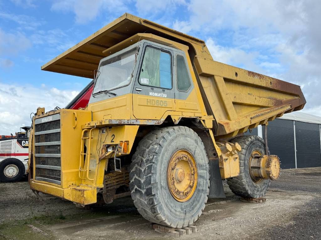 Komatsu HD605-5 **Engine broken** Spare parts for sale!