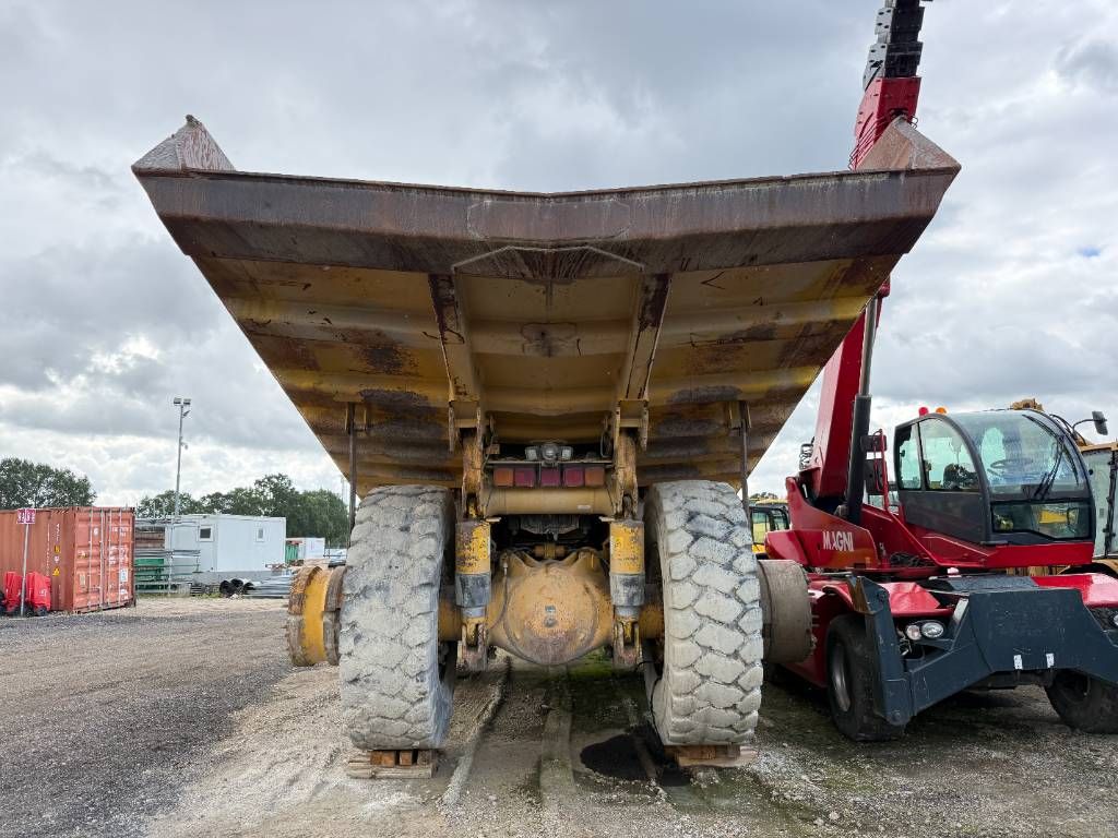Komatsu HD605-5 **Engine broken** Spare parts for sale!