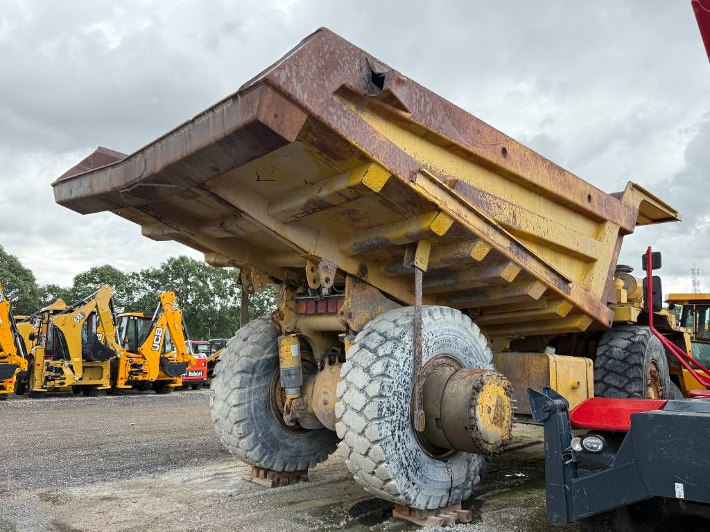 Komatsu HD605-5 **Engine broken** Spare parts for sale!