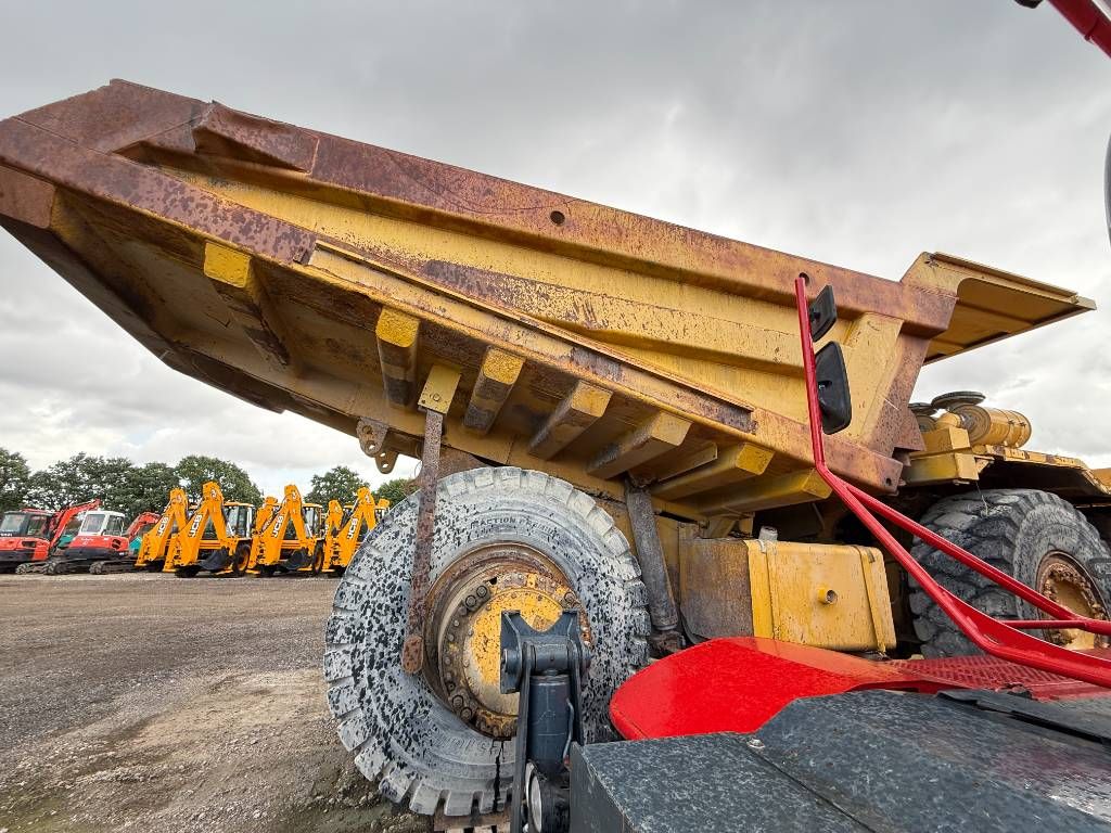 Komatsu HD605-5 **Engine broken** Spare parts for sale!