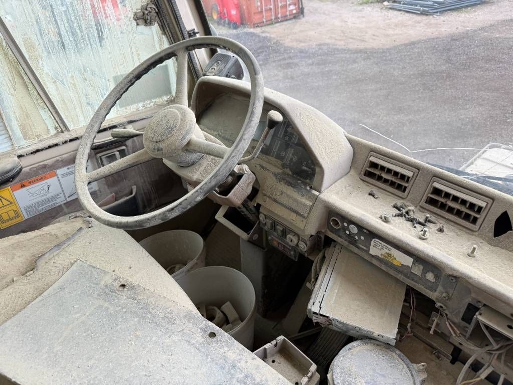 Komatsu HD605-5 **Engine broken** Spare parts for sale!