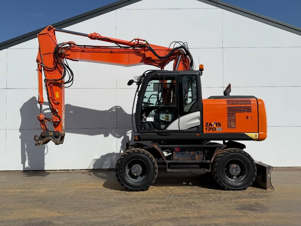 Hitachi ZX170W-5B - Blade / Triple Boom / Auto Greasing
