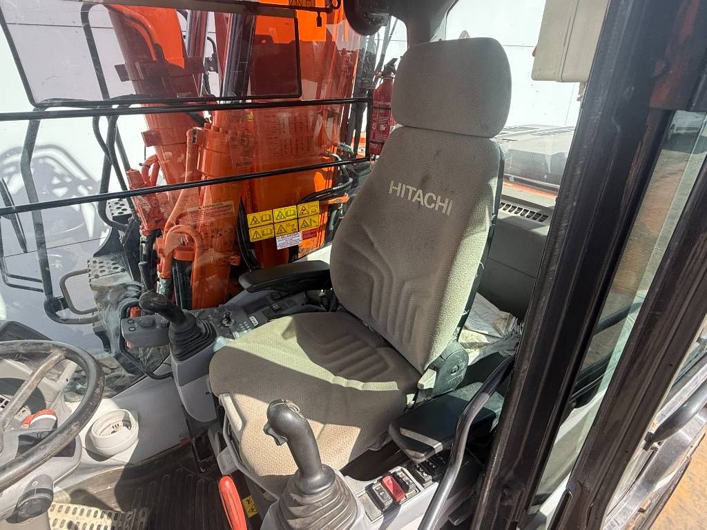 Hitachi ZX170W-5B - Blade / Triple Boom / Auto Greasing