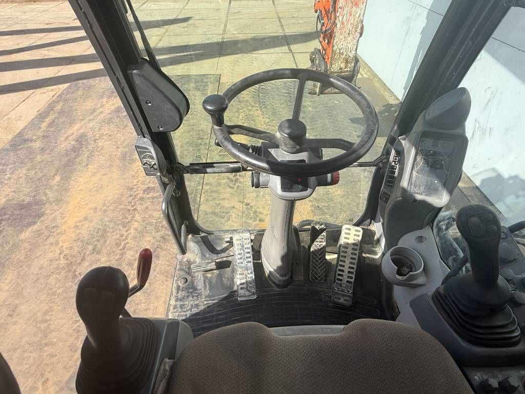 Hitachi ZX170W-5B - Blade / Triple Boom / Auto Greasing