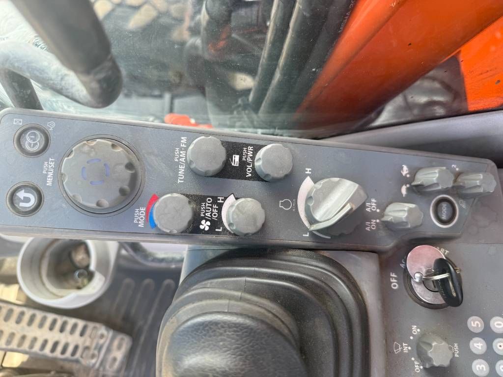 Hitachi ZX170W-5B - Blade / Triple Boom / Auto Greasing