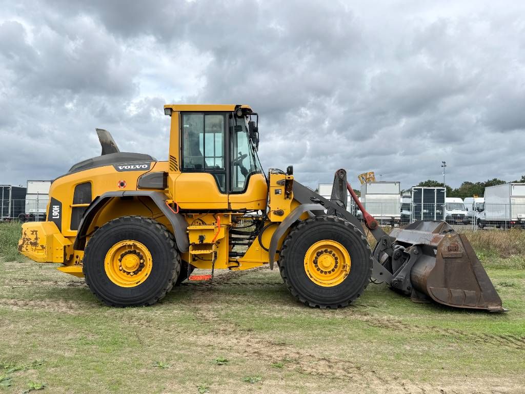 Volvo L90H - 3rd Function / Quick Coupler