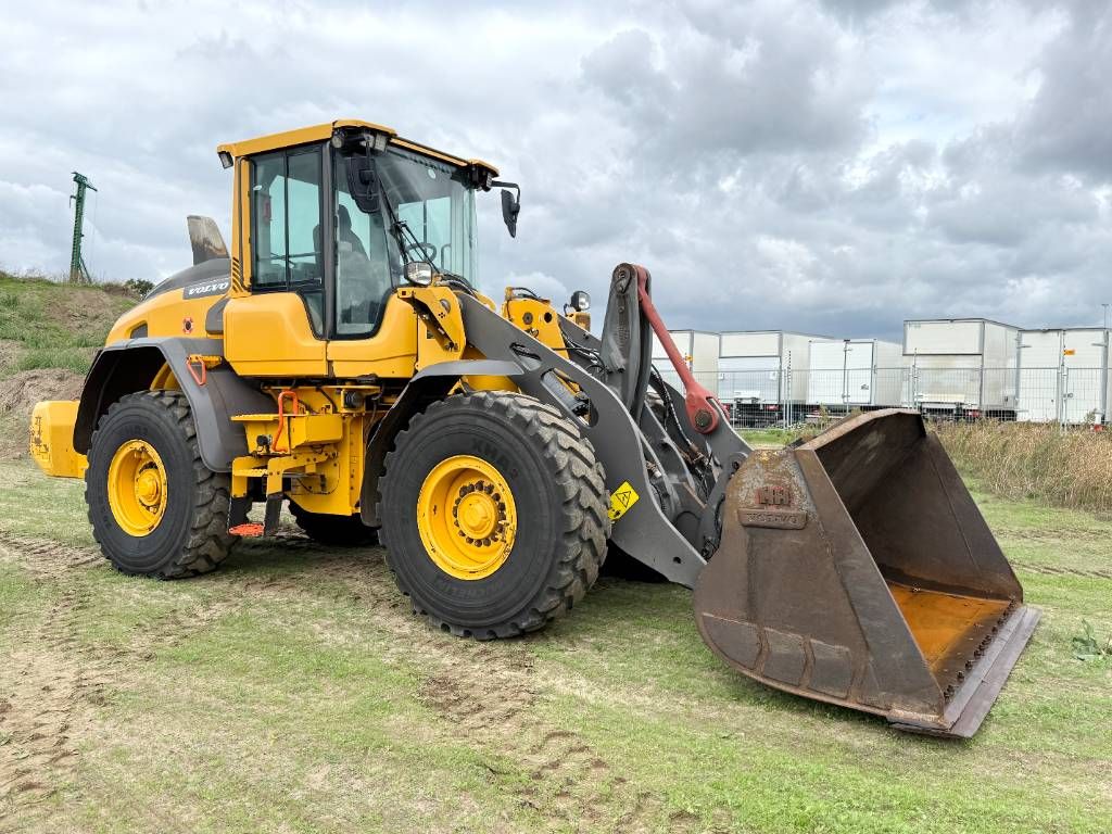 Volvo L90H - 3rd Function / Quick Coupler