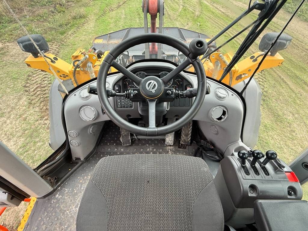 Volvo L90H - 3rd Function / Quick Coupler
