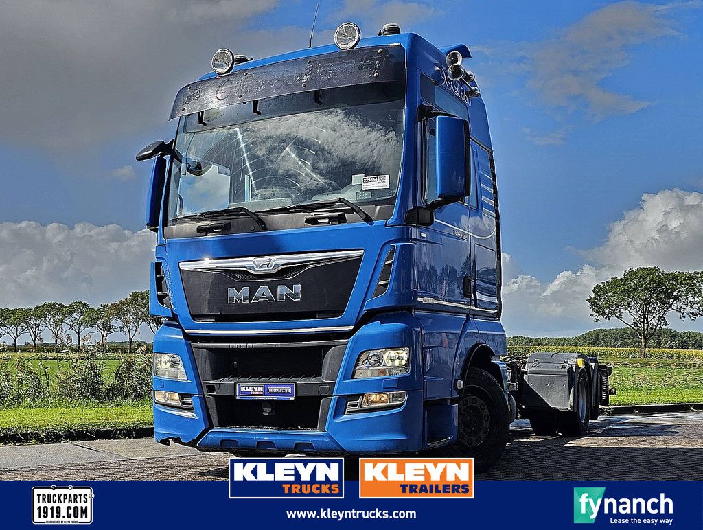 M.A.N. 26.560 TGX 6x2-4 chassis