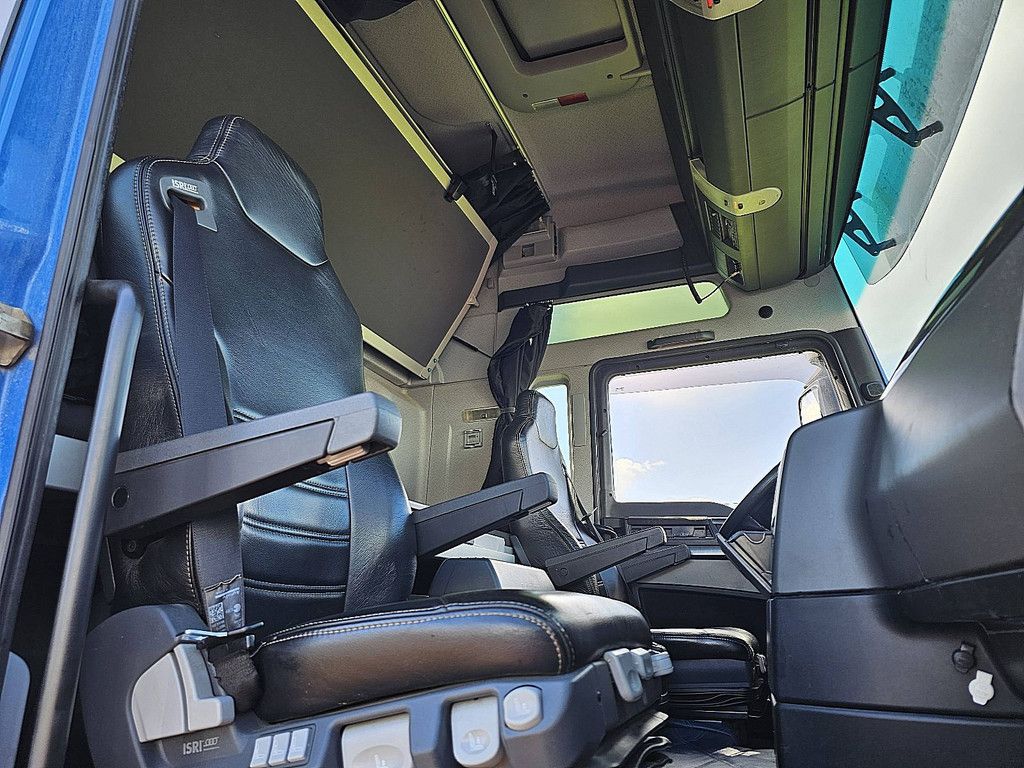 M.A.N. 26.560 TGX 6x2-4 chassis