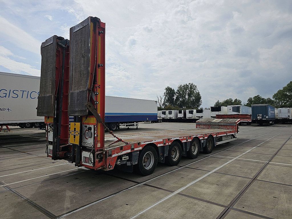 NOOTEBOOM MCOS-58-04 4 axle hydr. ramps