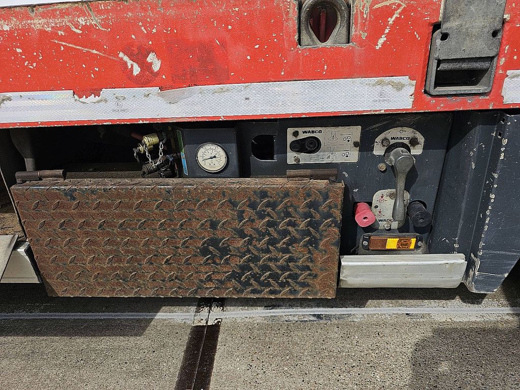 NOOTEBOOM MCOS-58-04 4 axle hydr. ramps