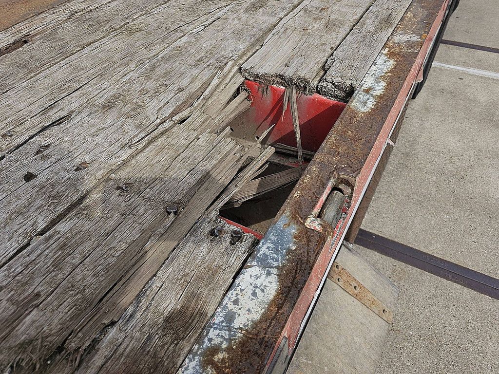 NOOTEBOOM MCOS-58-04 4 axle hydr. ramps