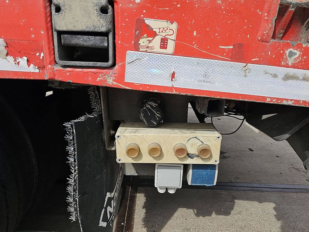 NOOTEBOOM MCOS-58-04 4 axle hydr. ramps