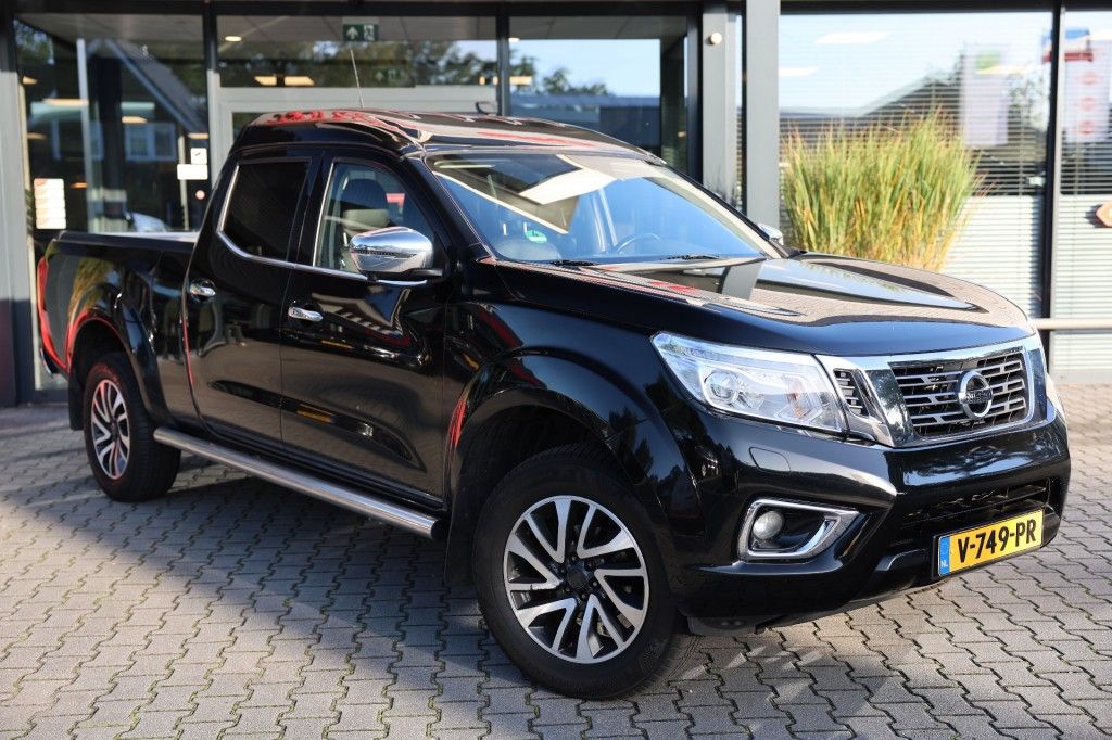 Nissan Navara 2.3 DCI DUBBEL CABINE A/T 4WD 5 ZITS VAN
