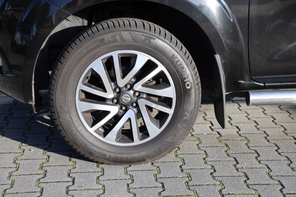 Nissan Navara 2.3 DCI DUBBEL CABINE A/T 4WD 5 ZITS VAN