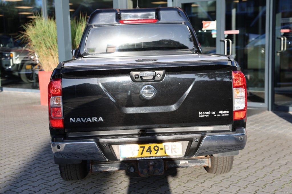 Nissan Navara 2.3 DCI DUBBEL CABINE A/T 4WD 5 ZITS VAN